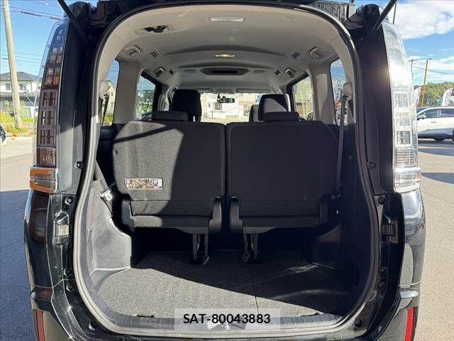 Toyota VOXY 2014-06 8369678-19