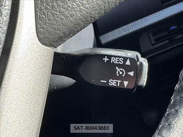 Toyota VOXY 2014-06 8369678-3