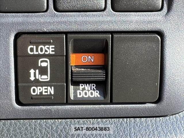 Toyota VOXY 2014-06 8369678-4