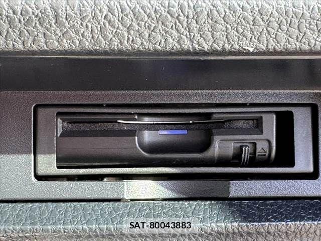 Toyota VOXY 2014-06 8369678-5