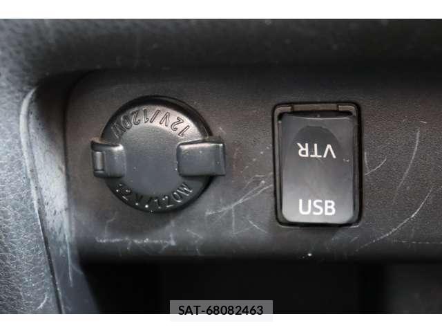 Toyota VOXY 2015-12 8369675-14