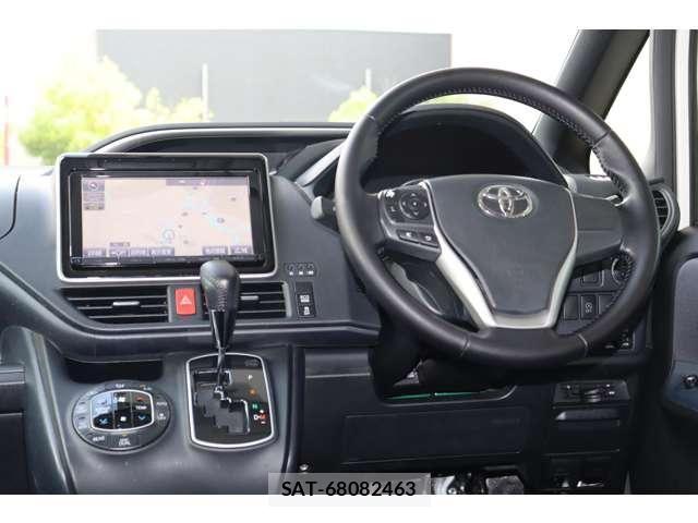 Toyota VOXY 2015-12 8369675-1