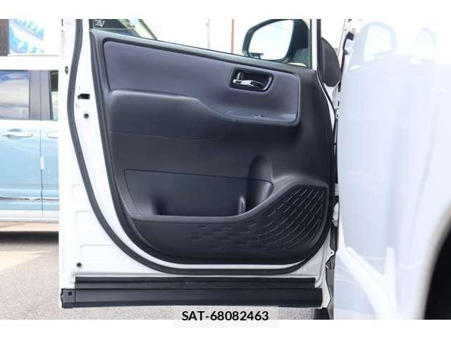 Toyota VOXY 2015-12 8369675-24