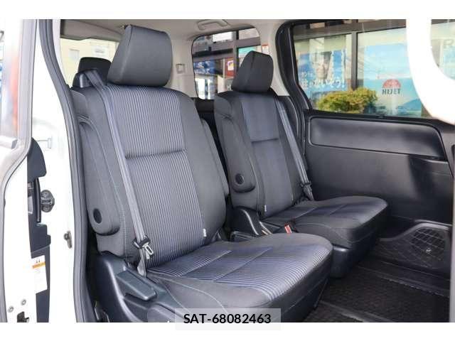 Toyota VOXY 2015-12 8369675-25