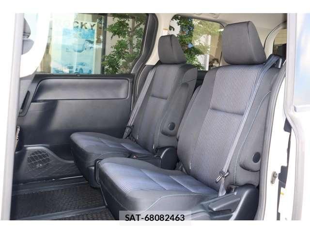 Toyota VOXY 2015-12 8369675-27