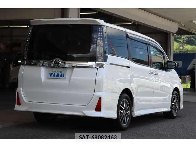 Toyota VOXY 2015-12 8369675-2