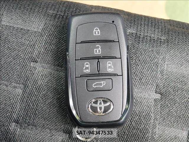 Toyota VOXY 2025-02 8369645-16