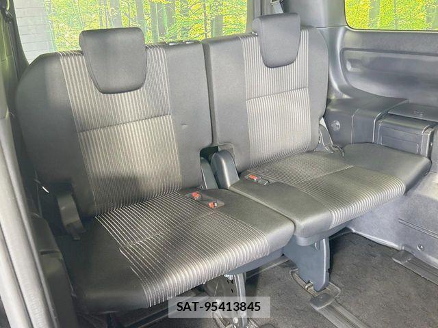 Toyota VOXY 2019-03 8369660-9