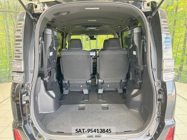 Toyota VOXY 2019-03 8369660-10