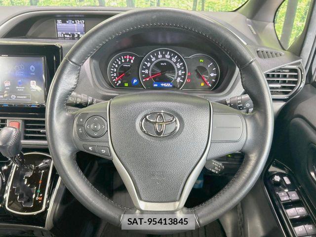 Toyota VOXY 2019-03 8369660-11