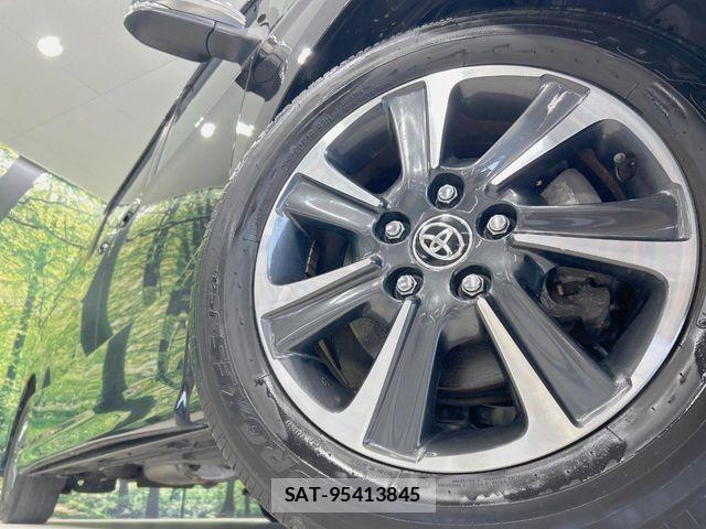 Toyota VOXY 2019-03 8369660-12