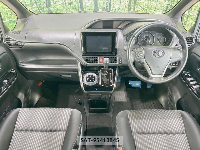 Toyota VOXY 2019-03 8369660-1