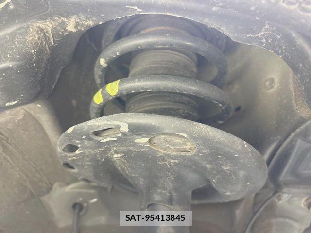 Toyota VOXY 2019-03 8369660-19
