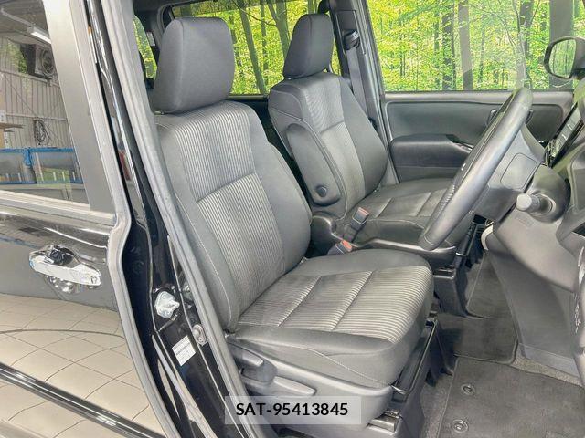 Toyota VOXY 2019-03 8369660-7