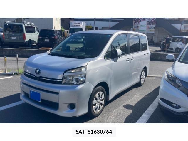Toyota VOXY 2014-01 8369688-0
