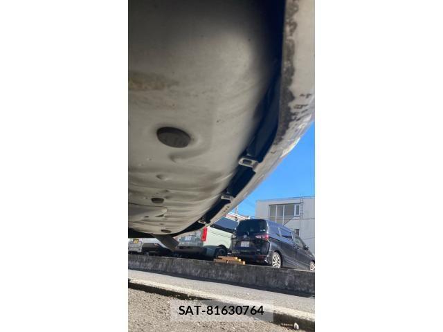 Toyota VOXY 2014-01 8369688-9