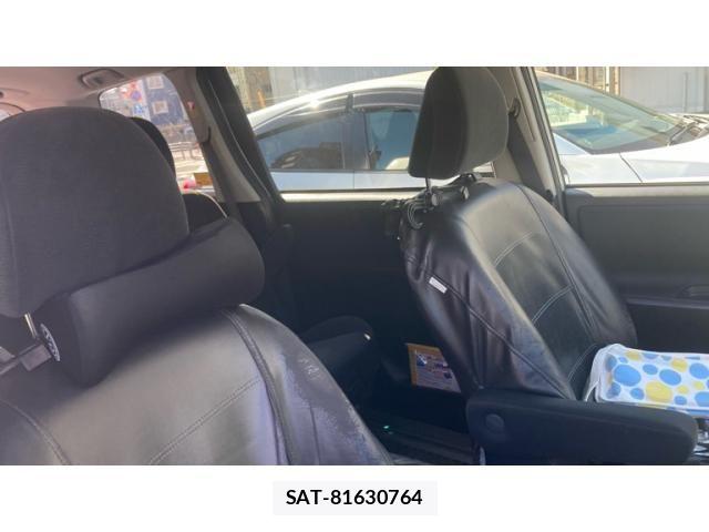 Toyota VOXY 2014-01 8369688-12