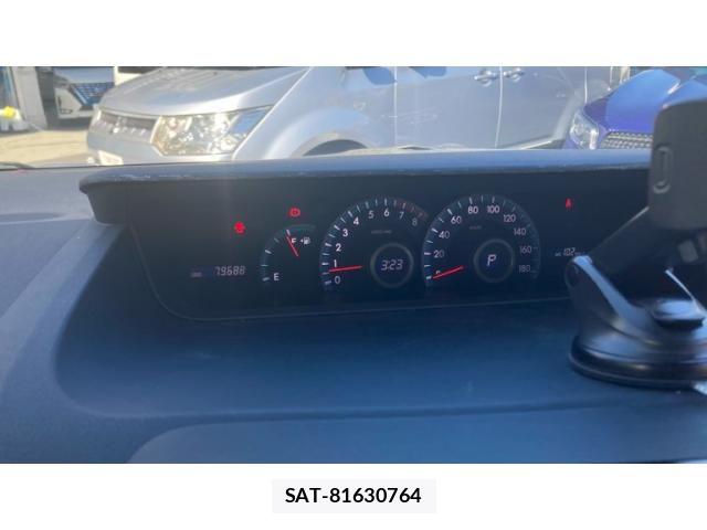 Toyota VOXY 2014-01 8369688-15