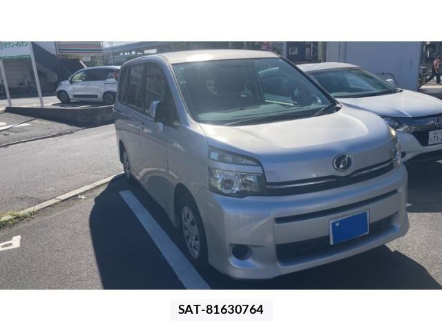 Toyota VOXY 2014-01 8369688-1