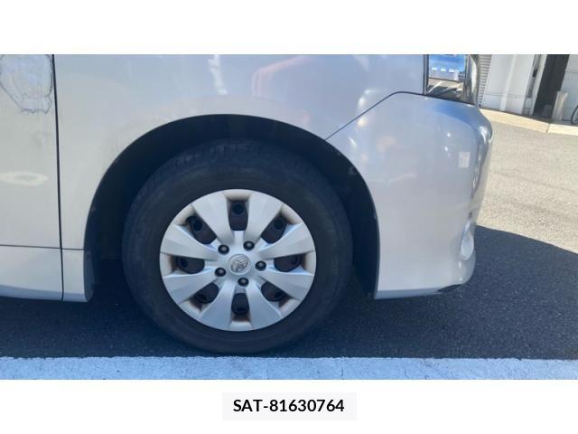 Toyota VOXY 2014-01 8369688-4