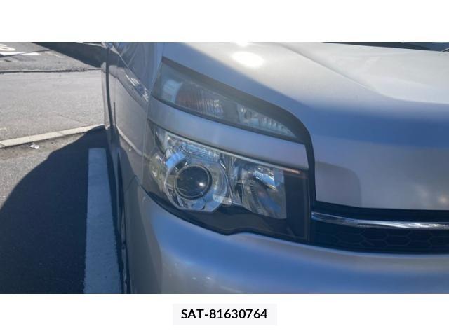 Toyota VOXY 2014-01 8369688-6