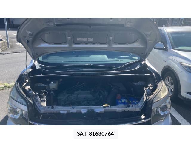 Toyota VOXY 2014-01 8369688-7