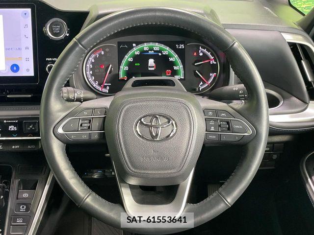 Toyota VOXY 2022-04 8369648-11