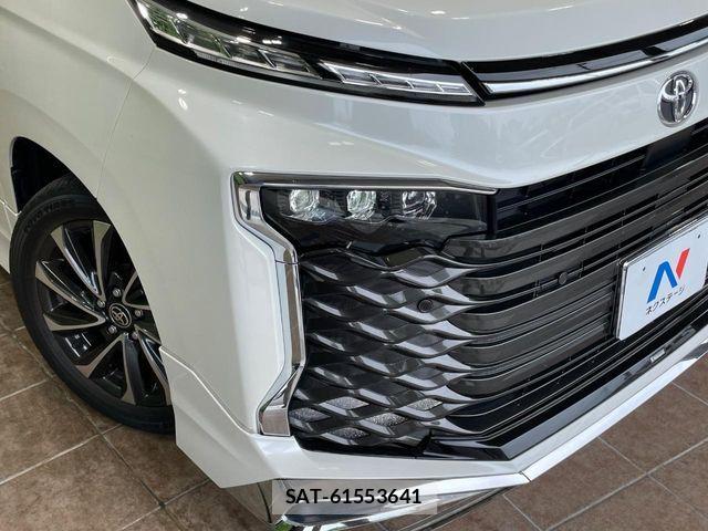 Toyota VOXY 2022-04 8369648-12