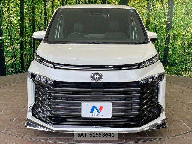 Toyota VOXY 2022-04 8369648-14