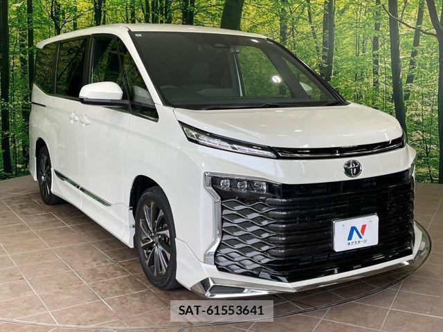 Toyota VOXY 2022-04 8369648-16