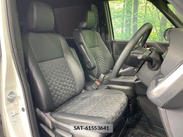 Toyota VOXY 2022-04 8369648-7