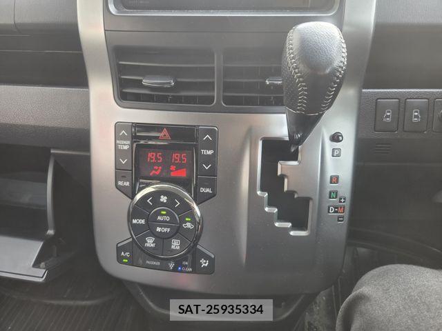 Toyota VOXY 2012-09 8369686-10