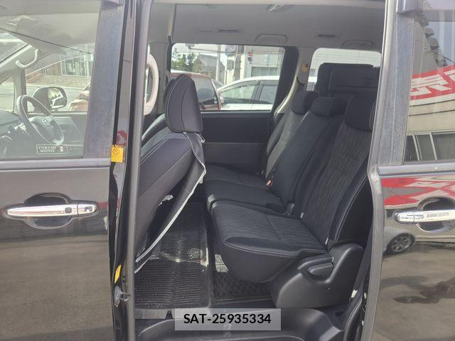 Toyota VOXY 2012-09 8369686-17
