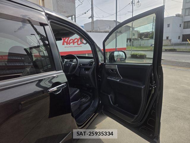 Toyota VOXY 2012-09 8369686-3
