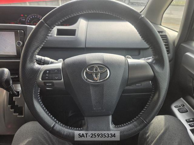 Toyota VOXY 2012-09 8369686-7