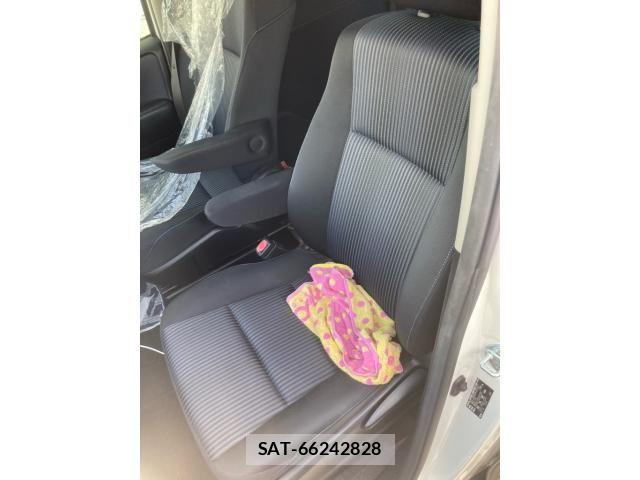 Toyota VOXY 2014-03 8369684-9