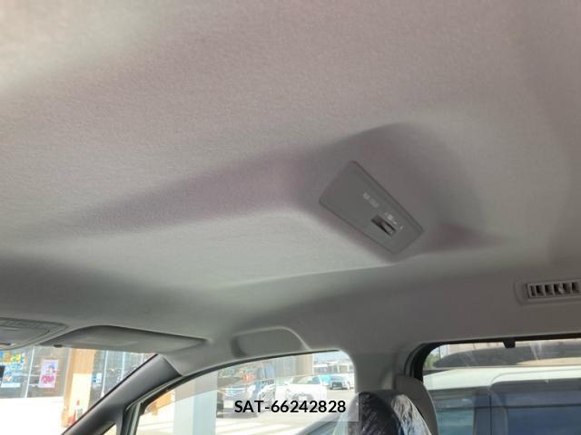 Toyota VOXY 2014-03 8369684-11