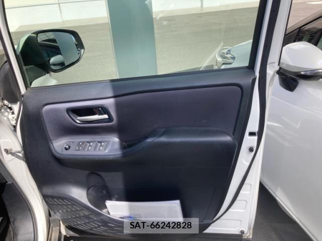 Toyota VOXY 2014-03 8369684-13