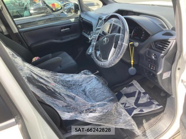 Toyota VOXY 2014-03 8369684-14