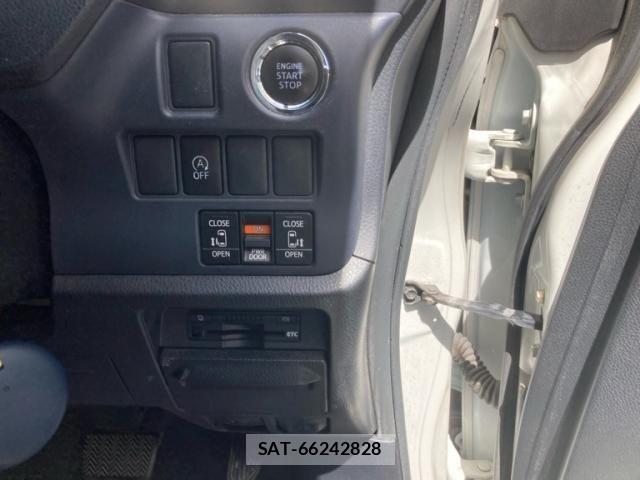 Toyota VOXY 2014-03 8369684-15