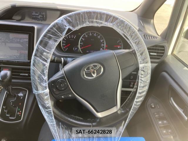 Toyota VOXY 2014-03 8369684-16