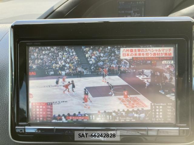 Toyota VOXY 2014-03 8369684-17