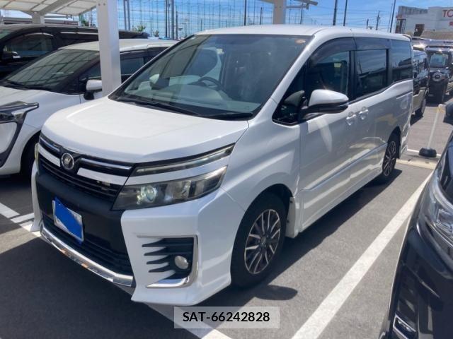 Toyota VOXY 2014-03 8369684-1