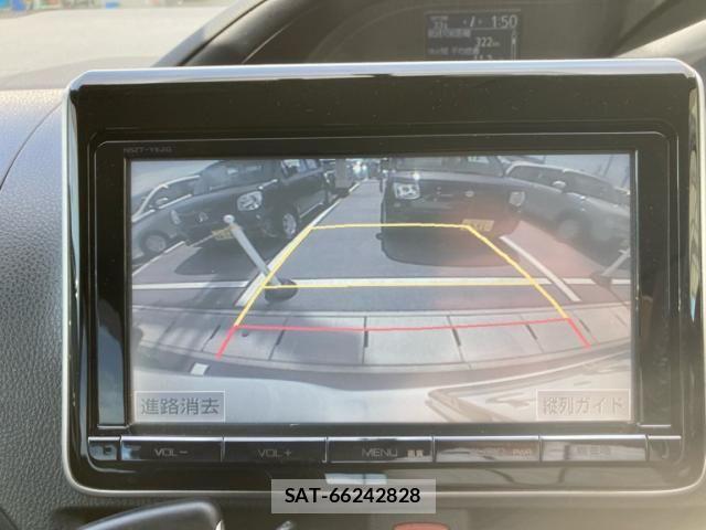 Toyota VOXY 2014-03 8369684-19