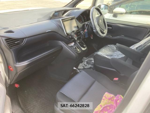 Toyota VOXY 2014-03 8369684-8