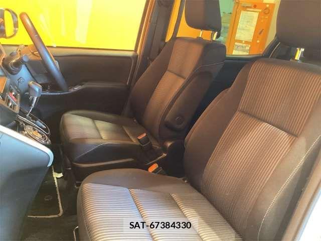 Toyota VOXY 2019-07 8369661-11