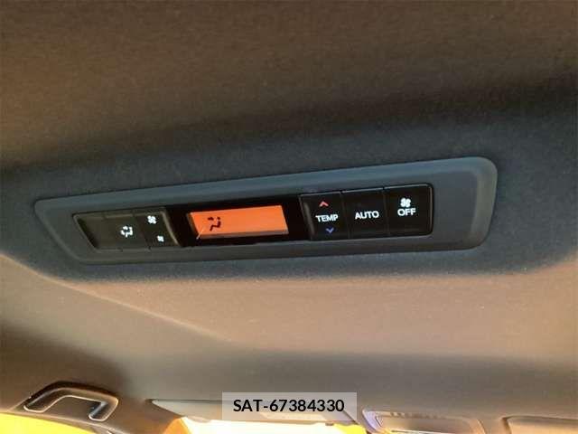 Toyota VOXY 2019-07 8369661-16