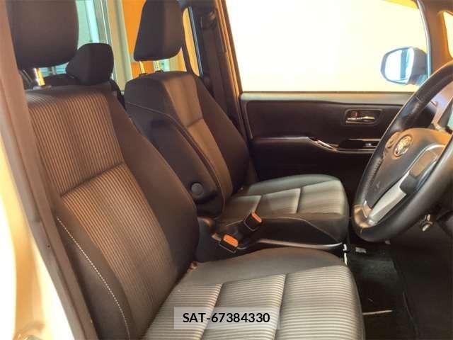 Toyota VOXY 2019-07 8369661-17