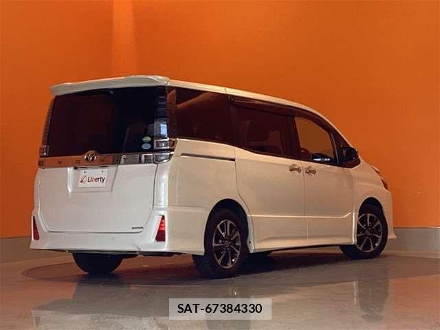 Toyota VOXY 2019-07 8369661-7
