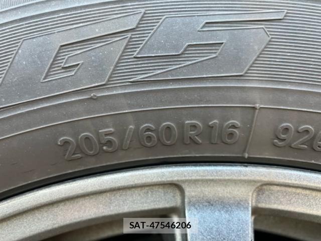 Toyota VOXY 2011-08 8369695-9